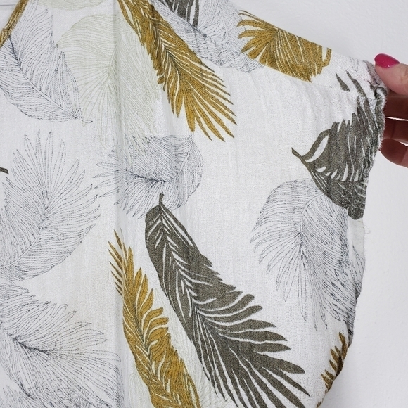 UMGEE LINEN BLEND BOTANICAL PRINT TOP - Picture 5 of 9